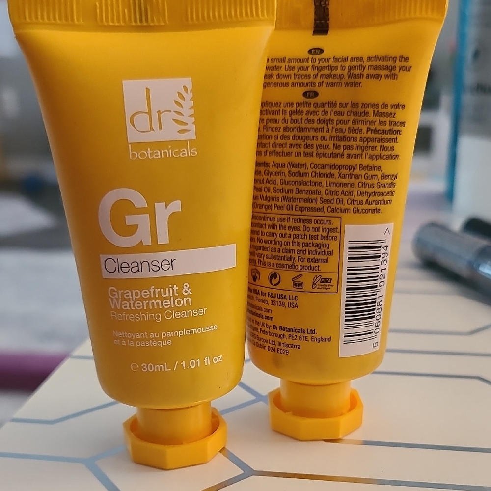 DR. Botanicals Gr Grapefruit & Watermelon Refreshing Cleanser - Yellow